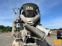 2018 PETERBILT 567 TANDEM AXLE REAR DISCHARGE MIXER TRUCK VIN: 1NPCL70X7JD475089