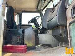 2005 KENWORTH W900B TRI-AXLE REAR DISCHARGE MIXER TRUCK VIN: 1NKWL50X35R071819
