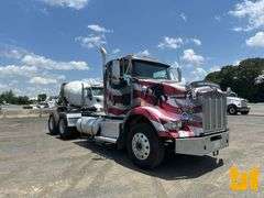 2010 KENWORTH T800 TANDEM AXLE DAY CAB TRUCK TRACTOR VIN: 1XKDDO9X2AJ269395
