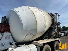 2018 PETERBILT 567 TANDEM AXLE REAR DISCHARGE MIXER TRUCK VIN: 1NPCL70X7JD475089