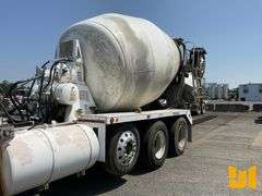 2005 KENWORTH W900B TRI-AXLE REAR DISCHARGE MIXER TRUCK VIN: 1NKWL50X35R071819