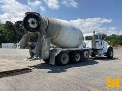 2005 KENWORTH W900B TRI-AXLE REAR DISCHARGE MIXER TRUCK VIN: 1NKWL50X35R071819