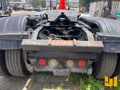 2011 KENWORTH W900 TRI AXLE DAY CAB TRUCK TRACTOR VIN: 1XKWP4TX9BJ284297