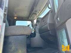 2010 KENWORTH T800 TANDEM AXLE DAY CAB TRUCK TRACTOR VIN: 1XKDDO9X2AJ269395