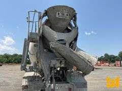 2018 PETERBILT 567 TANDEM AXLE REAR DISCHARGE MIXER TRUCK VIN: 1NPCL70XXJD466029