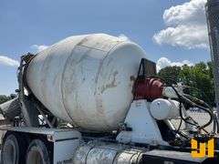 2018 PETERBILT 567 TANDEM AXLE REAR DISCHARGE MIXER TRUCK VIN: 1NPCL70X8JD466031