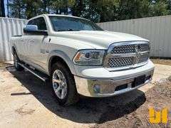 2017 RAM 1500 LARAMIE CREW CAB 4X4 PICKUP VIN: 1C6RR7VT2HS772306