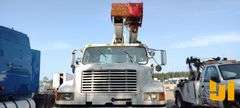 2001 INTERNATIONAL 4700 S/A BUCKET TRUCK VIN: 1HTSCAAN11H339971