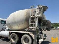 2018 PETERBILT 567 TANDEM AXLE REAR DISCHARGE MIXER TRUCK VIN: 1NPCL70X8JD466031