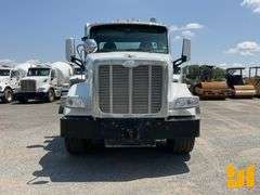 2018 PETERBILT 567 TANDEM AXLE REAR DISCHARGE MIXER TRUCK VIN: 1NPCL70X8JD466031