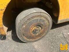 WHITE MA80 CUSHION TIRE FORKLIFT SN: 5600133