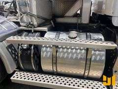 2011 KENWORTH W900 TRI AXLE DAY CAB TRUCK TRACTOR VIN: 1XKWP4TX9BJ284297