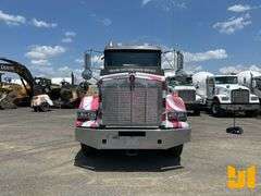 2010 KENWORTH T800 TANDEM AXLE DAY CAB TRUCK TRACTOR VIN: 1XKDDO9X2AJ269395
