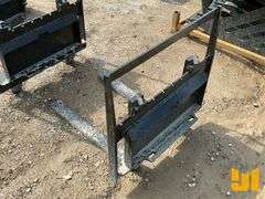 UNUSED GIYI MINI SKID STEER FORK ATTACHMENT 30 INCH