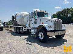 2005 KENWORTH W900B TRI-AXLE REAR DISCHARGE MIXER TRUCK VIN: 1NKWL50X35R071819