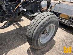 2018 MASSEY FERGUSON BROOM TRACTOR SN: JJM72004