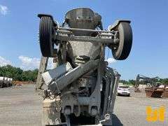 2005 KENWORTH W900B TRI-AXLE REAR DISCHARGE MIXER TRUCK VIN: 1NKWL50X35R071819