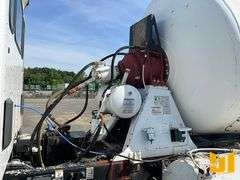 2018 PETERBILT 567 TANDEM AXLE REAR DISCHARGE MIXER TRUCK VIN: 1NPCL70X7JD475089