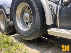 2011 KENWORTH W900 TRI AXLE DAY CAB TRUCK TRACTOR VIN: 1XKWP4TX9BJ284297