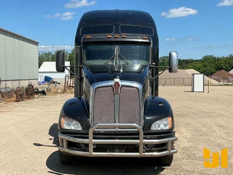 2013 KENWORTH T660 TANDEM AXLE TRUCK TRACTOR VIN: 1XKAD49XXDJ368884