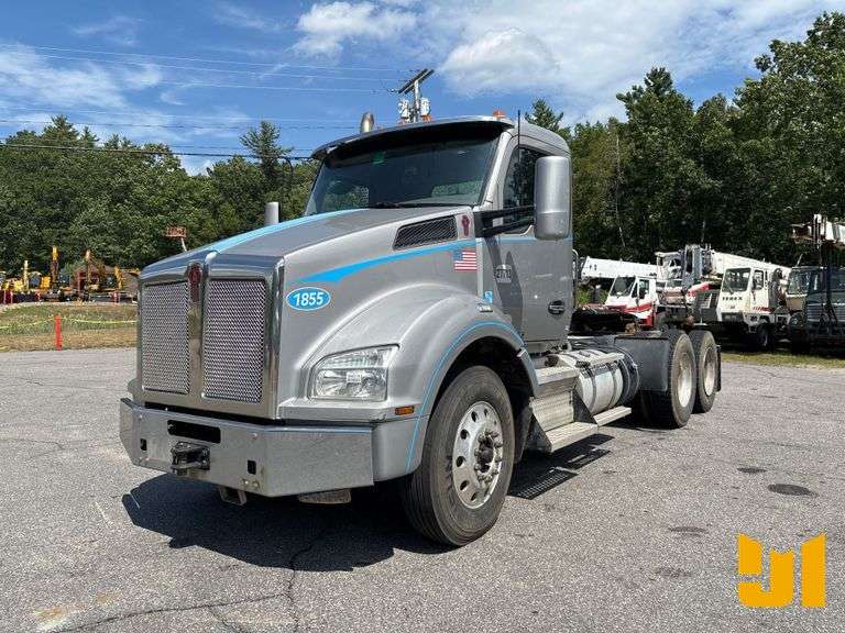 2018 KENWORTH T880 TANDEM AXLE DAY CAB TRUCK TRACTOR VIN: 1XKZDP9X8JJ211368