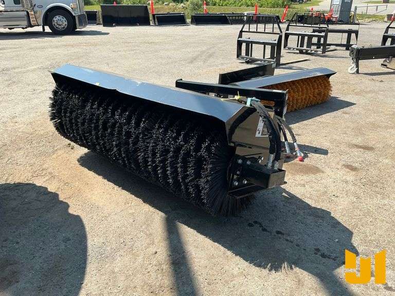 2023 WOLVERINE PAB-11-72W 74 1/2 INCH BUCKET SWEEPER SN: ZW-02068