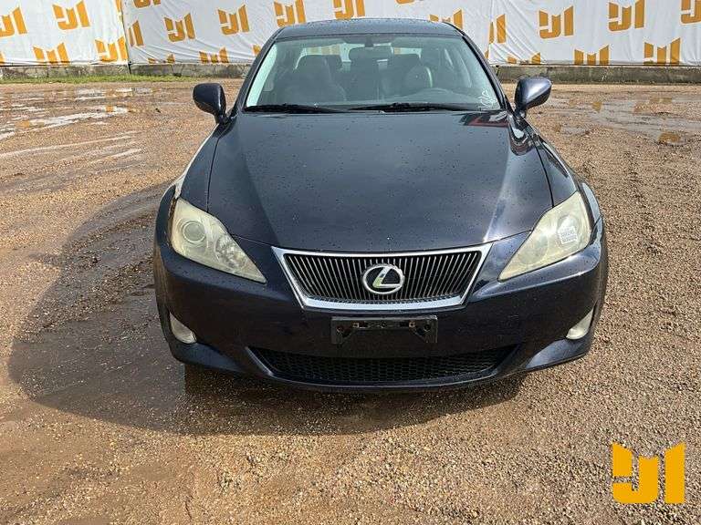 2008 LEXUS IS VIN: JTHCK262085027451 2WD