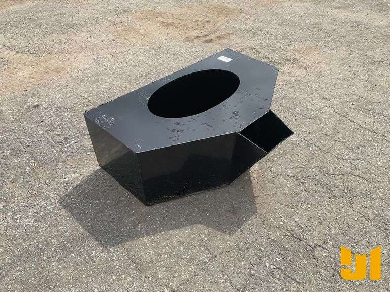 UNUSED MINI UNIVERSAL ATTACH SKID STEER CONCRETE PLACEMENT BUCKET