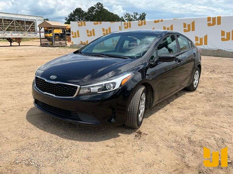 2017 KIA FORTE VIN: 3KPFK4A77HE050064 FWD