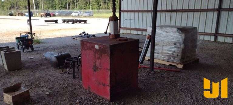 APROX 75 GAL FUEL TANK W/PUMP