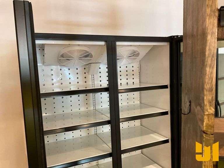 TRUE FLM-54-TSL01 REFRIGERATED MERCHANDISER