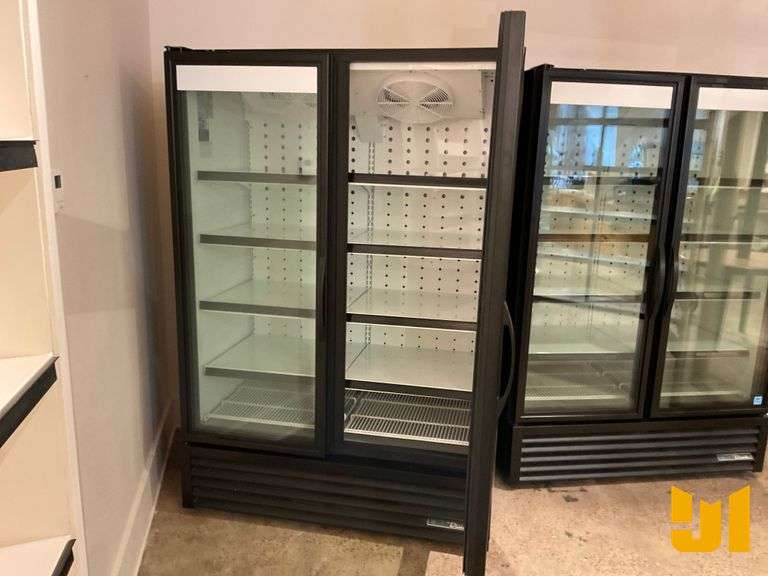 TRUE FLM-54F-T8L01 FREEZER MERCHANDISER