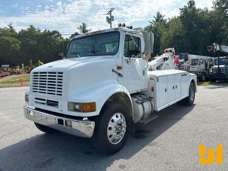 1998 INTERNATIONAL 8100 SINGLE AXLE WRECKER VIN: 1HTHBAHN6WH509736