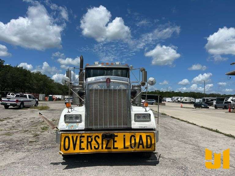 2011 KENWORTH W900 TRI AXLE DAY CAB TRUCK TRACTOR VIN: 1XKWP4TX9BJ284297
