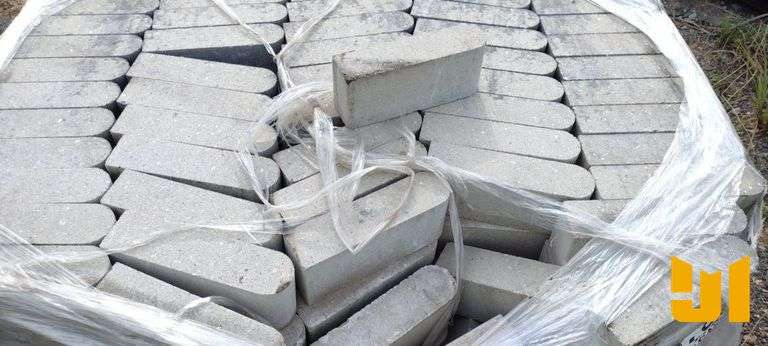 PALLET OF DECORATIVE BRICK