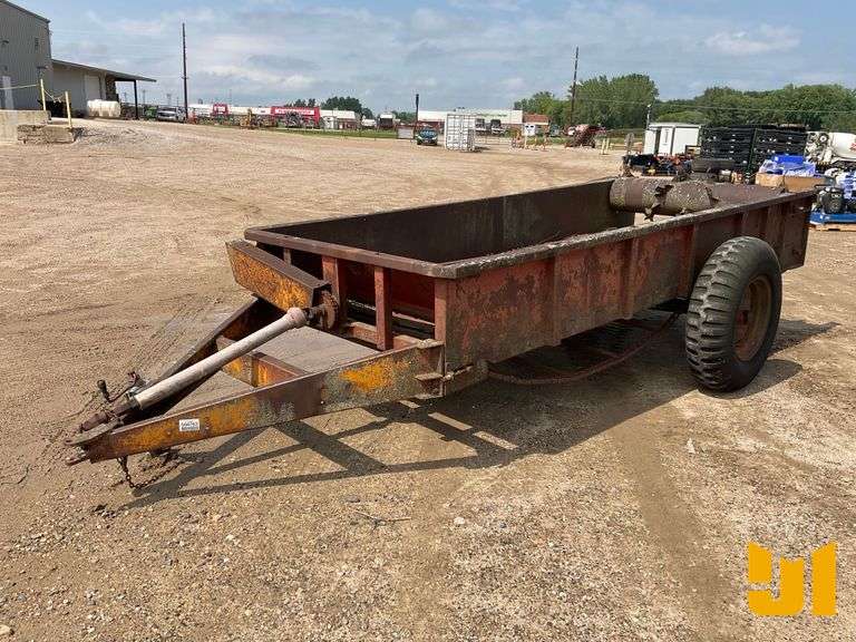 MANURE SPREADER