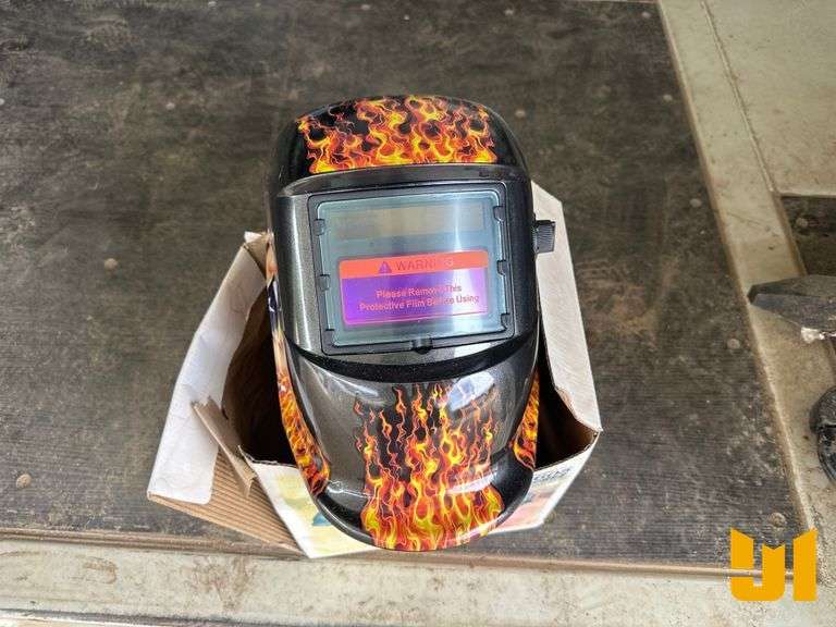 UNUSED WELDING HELMET