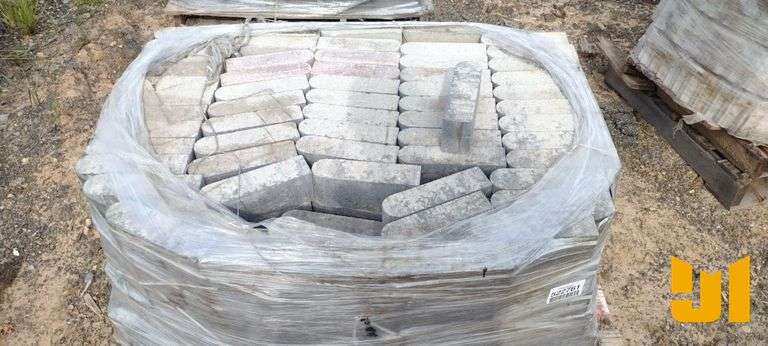 PALLET OF DECORATIVE BRICK