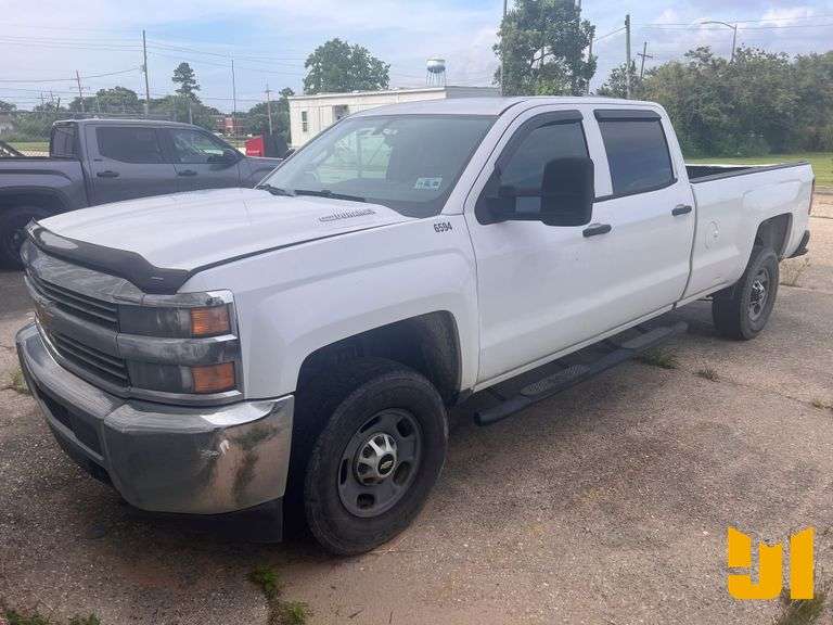 2015 CHEVROLET SILVERADO 2500 CREW CAB 4X4 PICKUP VIN: 1GC1KUE83FF646594