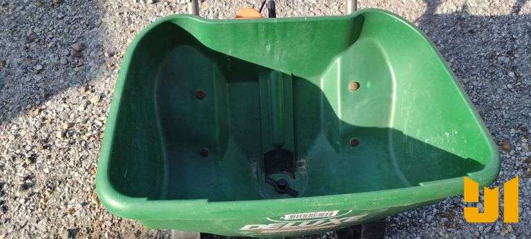 WALK WALK BEHIND SEED SPREADER