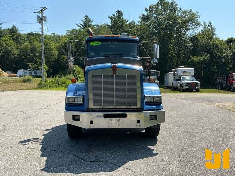2010 KENWORTH T800 TANDEM AXLE DAY CAB TRUCK TRACTOR VIN: 1XKDD40XGAJ274541
