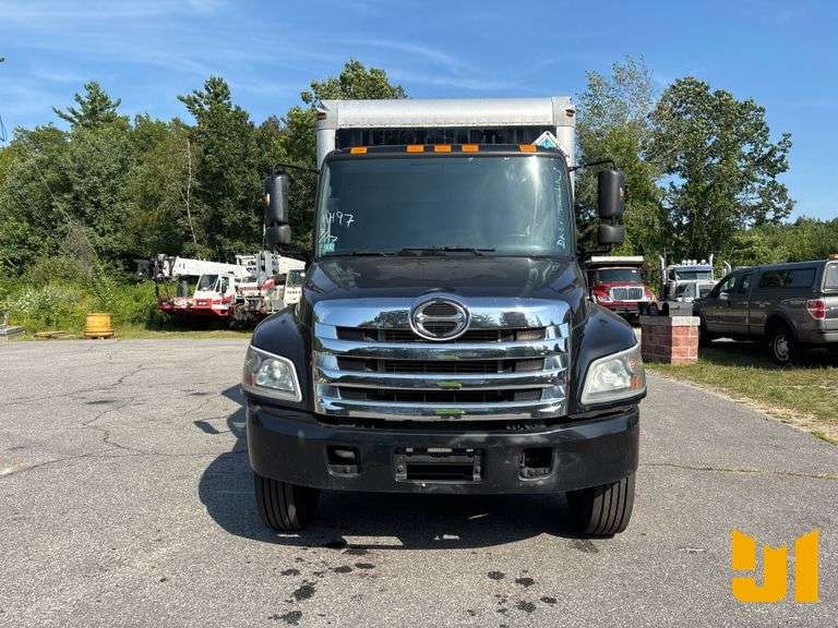 2014 HINO CONVENTIONAL TYPE TRUCK SINGLE AXLE VAN TRUCK VIN: 5PVNE8JL4E4S50131