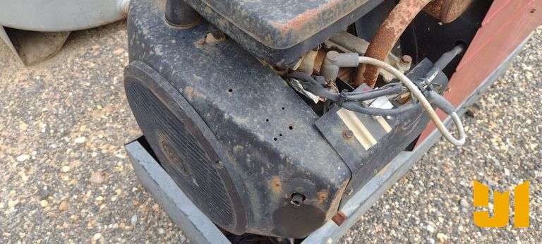 LINCOLN  RANGER 8 WELDER