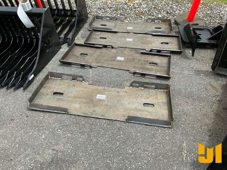 UNUSED FORMED SKID STEER FRAME MOUNTING PLATE