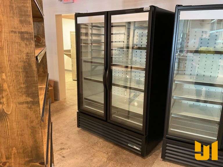 TRUE FLM-54-TSL01 REFRIGERATED MERCHANDISER