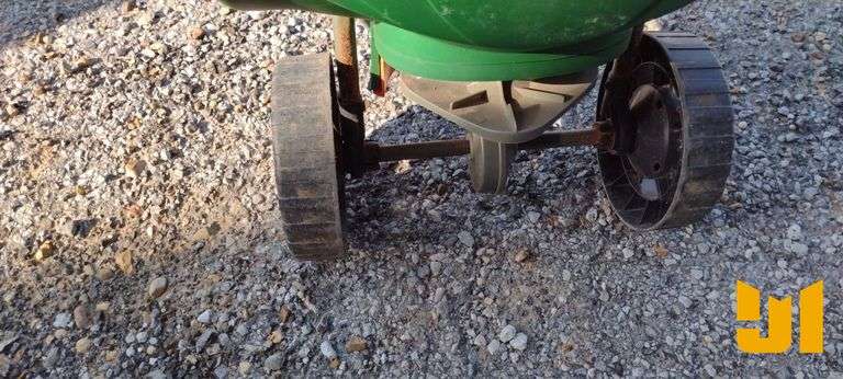 WALK WALK BEHIND SEED SPREADER