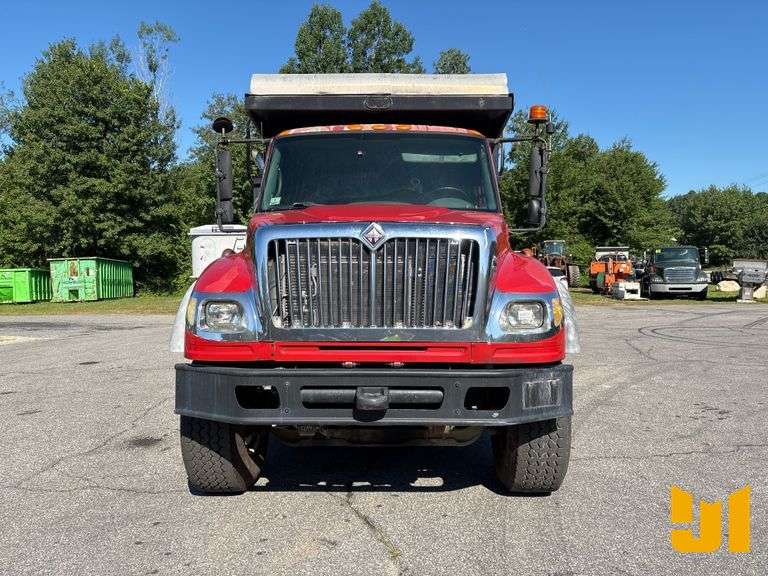 2005 INTERNATIONAL 7600 TRI-AXLE DUMP TRUCK VIN: 1HTWYSBT25J036010
