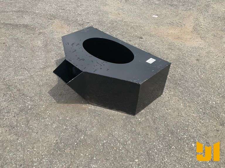UNUSED MINI UNIVERSAL ATTACH SKID STEER CONCRETE PLACEMENT BUCKET