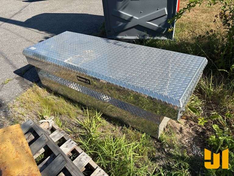 BUYERS DIAMOND PLATE TOOL BOX