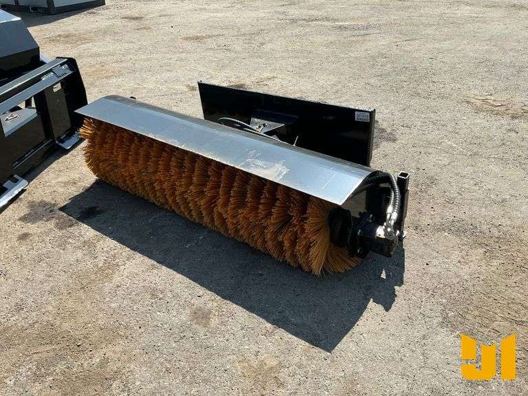 2025 GIYI GY-SE61 65 INCH BUCKET SWEEPER SN: GYD-QSJ250121